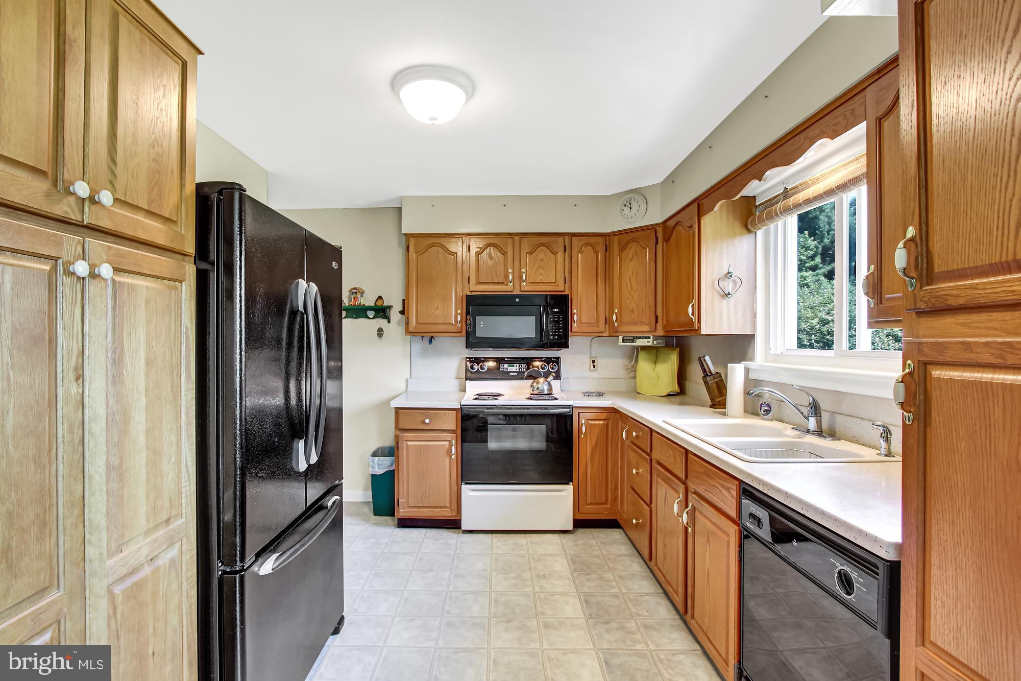 561 Locust Grove Road York, PA 17402 - Photo 13 of 25 Gallery Image 13
