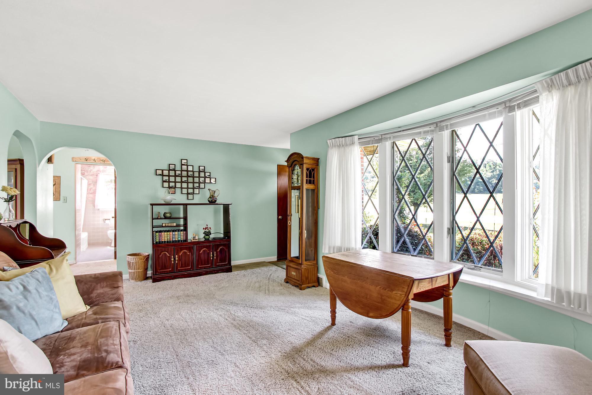 561 Locust Grove Road York, PA 17402 - Photo 3 of 25 Gallery Image 3