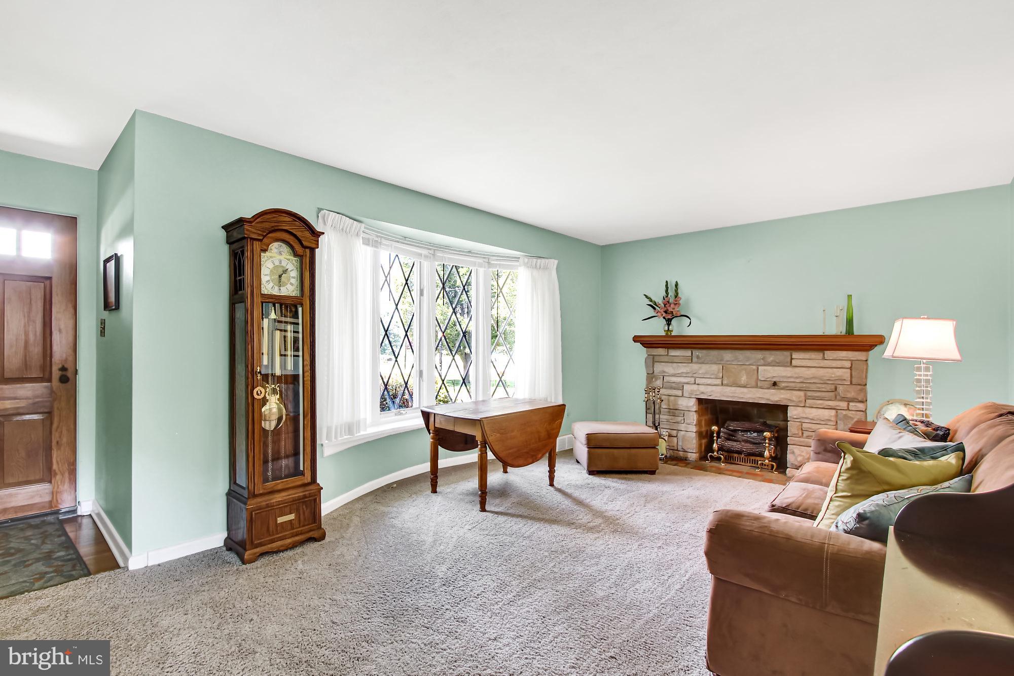 561 Locust Grove Road York, PA 17402 - Photo 4 of 25 Gallery Image 4