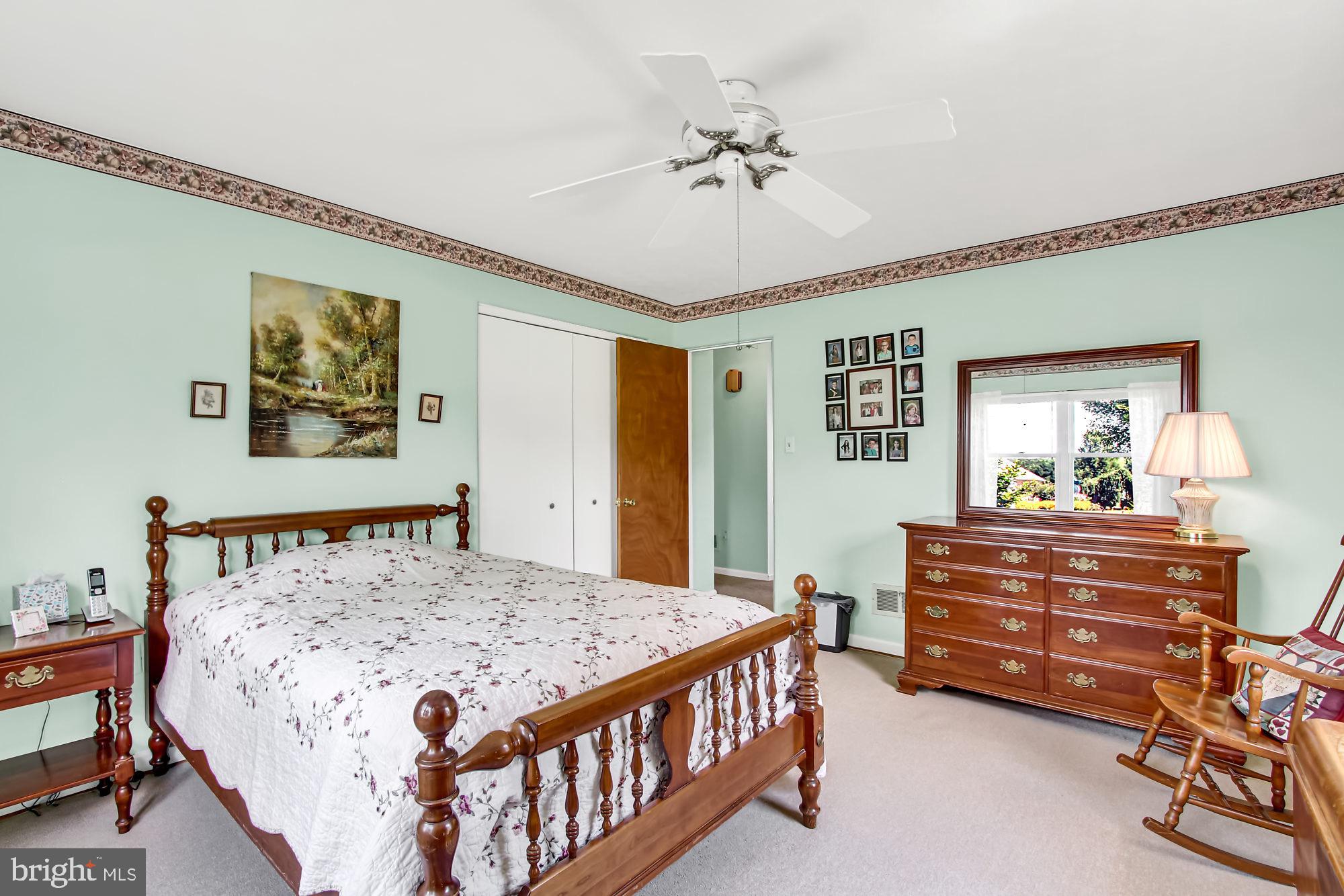 561 Locust Grove Road York, PA 17402 - Photo 6 of 25 Gallery Image 6