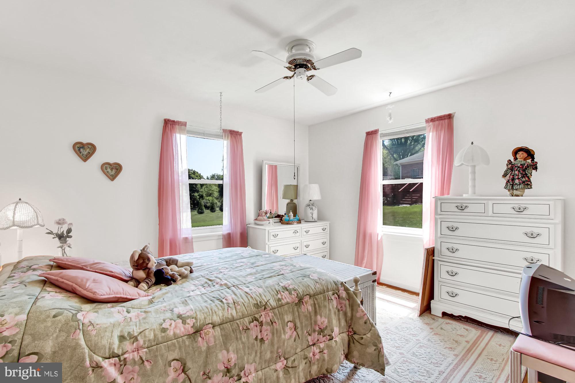 561 Locust Grove Road York, PA 17402 - Photo 7 of 25 Gallery Image 7