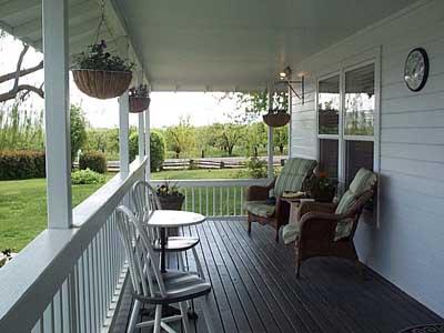 9903 Zier Road Yakima, WA 98908 - Photo 3 of 10 a view of a chairs and table in patio with a yard
