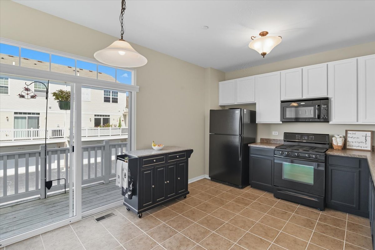 3077 Nicklaus Lane Wadsworth, IL 60083 - Photo 15 of 28 a kitchen with stainless steel appliances granite countertop a refrigerator and a stove