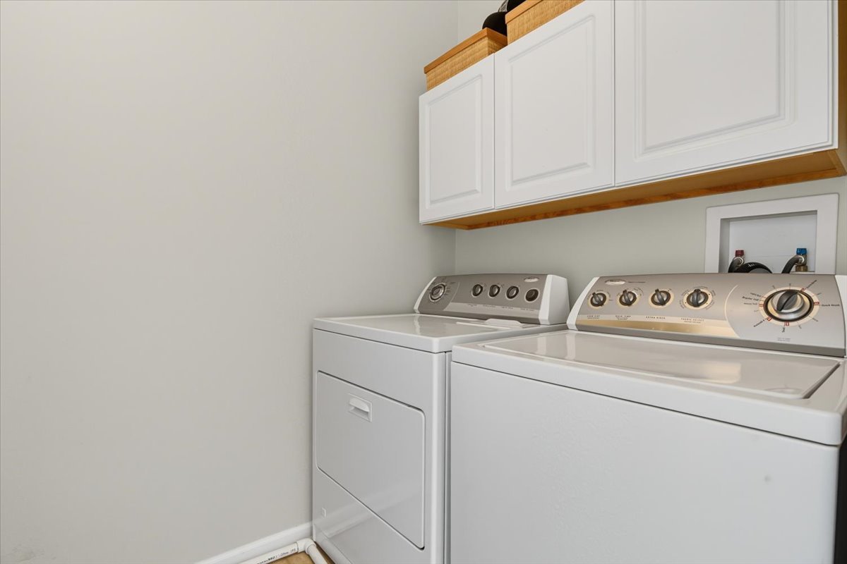 3077 Nicklaus Lane Wadsworth, IL 60083 - Photo 17 of 28 a utility room with dryer and washer