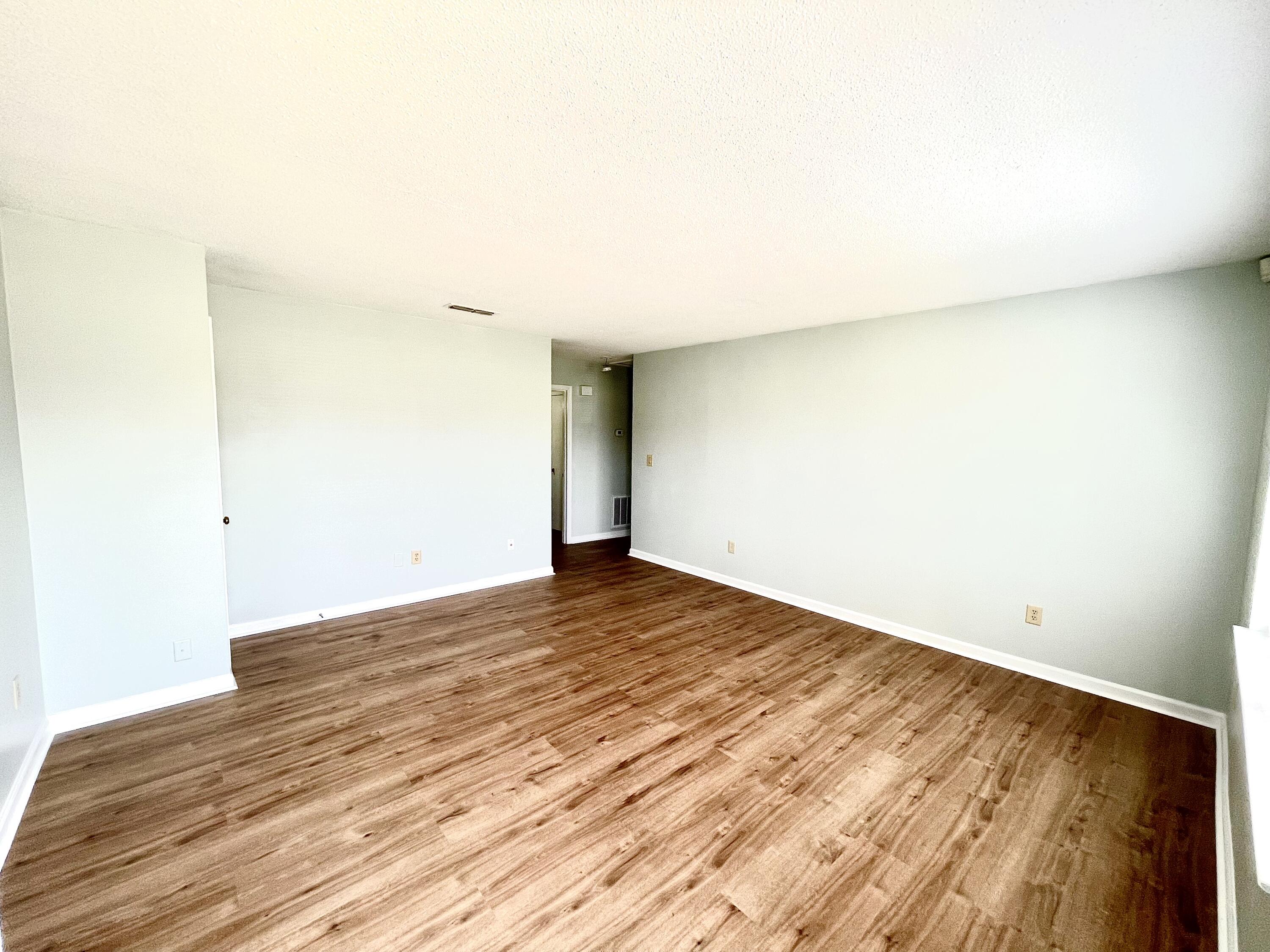 902 Peppermill Road Chattanooga, TN 37411 - Photo 3 of 19 Living Room