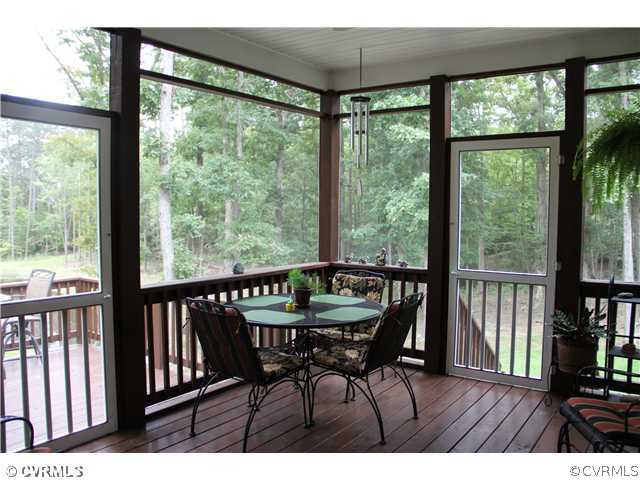 556 Green Town Road Farmville, VA 23901 - Photo 13 of 20 Porch - Screened porch