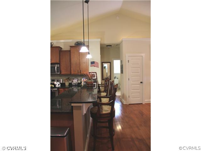Kitchen - Breakfast bar top