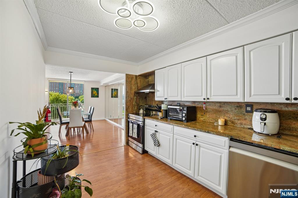 1055 River Road, Unit 312 Edgewater, NJ 07020 - Photo 10 of 47 Gallery Image 10
