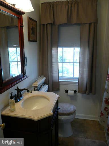 220 Cherrydell Road Baltimore, MD 21228 - Photo 14 of 15 Bath