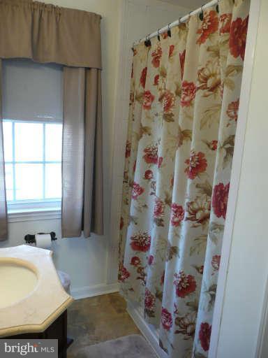 220 Cherrydell Road Baltimore, MD 21228 - Photo 15 of 15 Bath