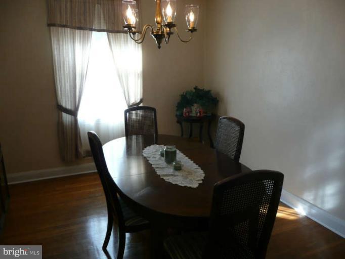 220 Cherrydell Road Baltimore, MD 21228 - Photo 4 of 15 Dining Room