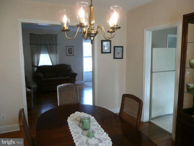 220 Cherrydell Road Baltimore, MD 21228 - Photo 5 of 15 Dining Room