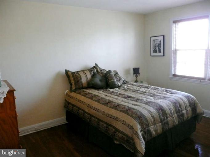 220 Cherrydell Road Baltimore, MD 21228 - Photo 10 of 15 Bedroom (Master)
