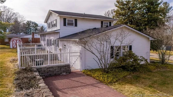 $339,900 | 1835 Greenhills Drive, Madison, IN 47250