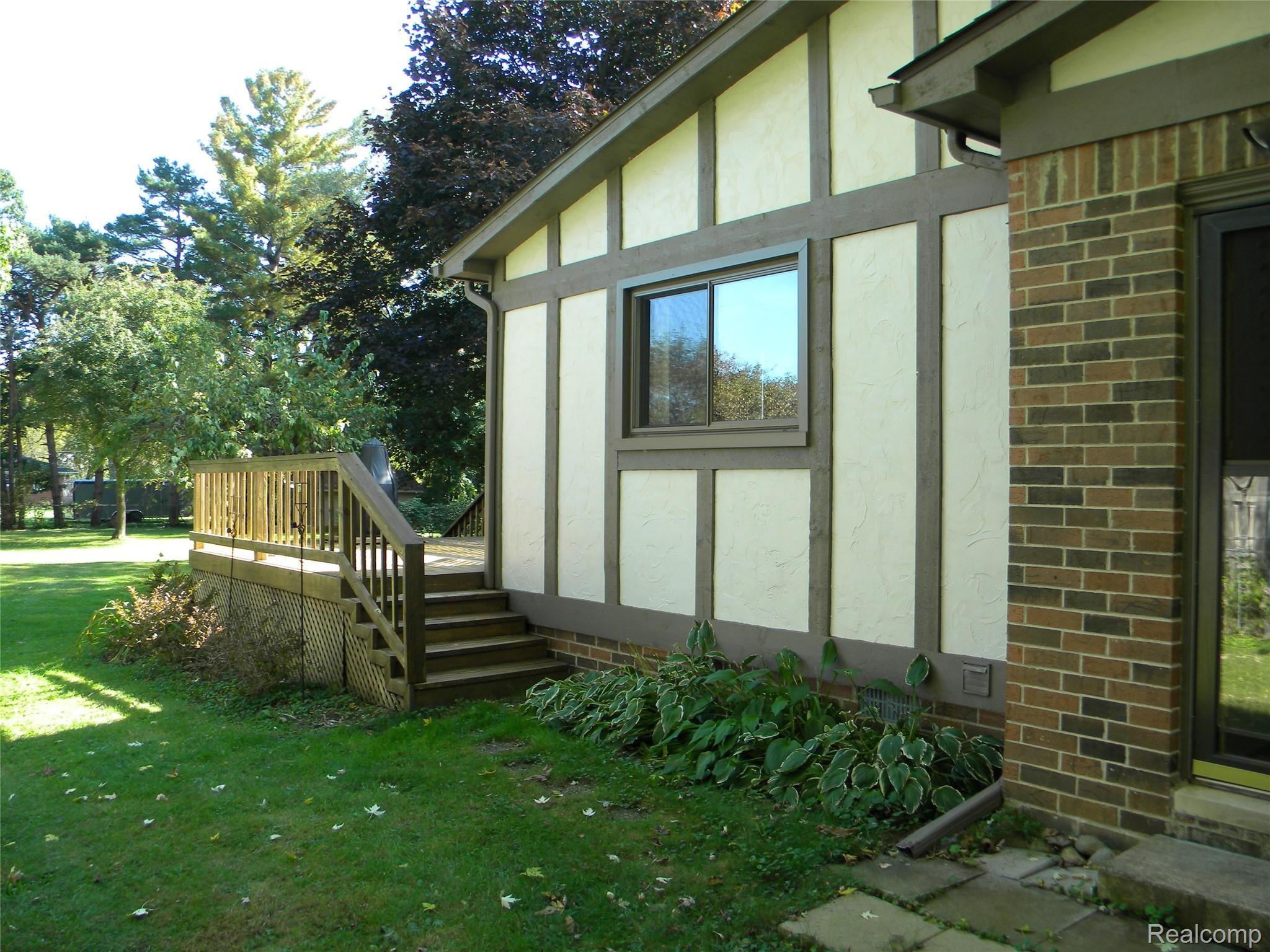 3715 Hazelton Avenue Rochester, MI 48307 - Photo 2 of 52 DSCN5019.JPG
