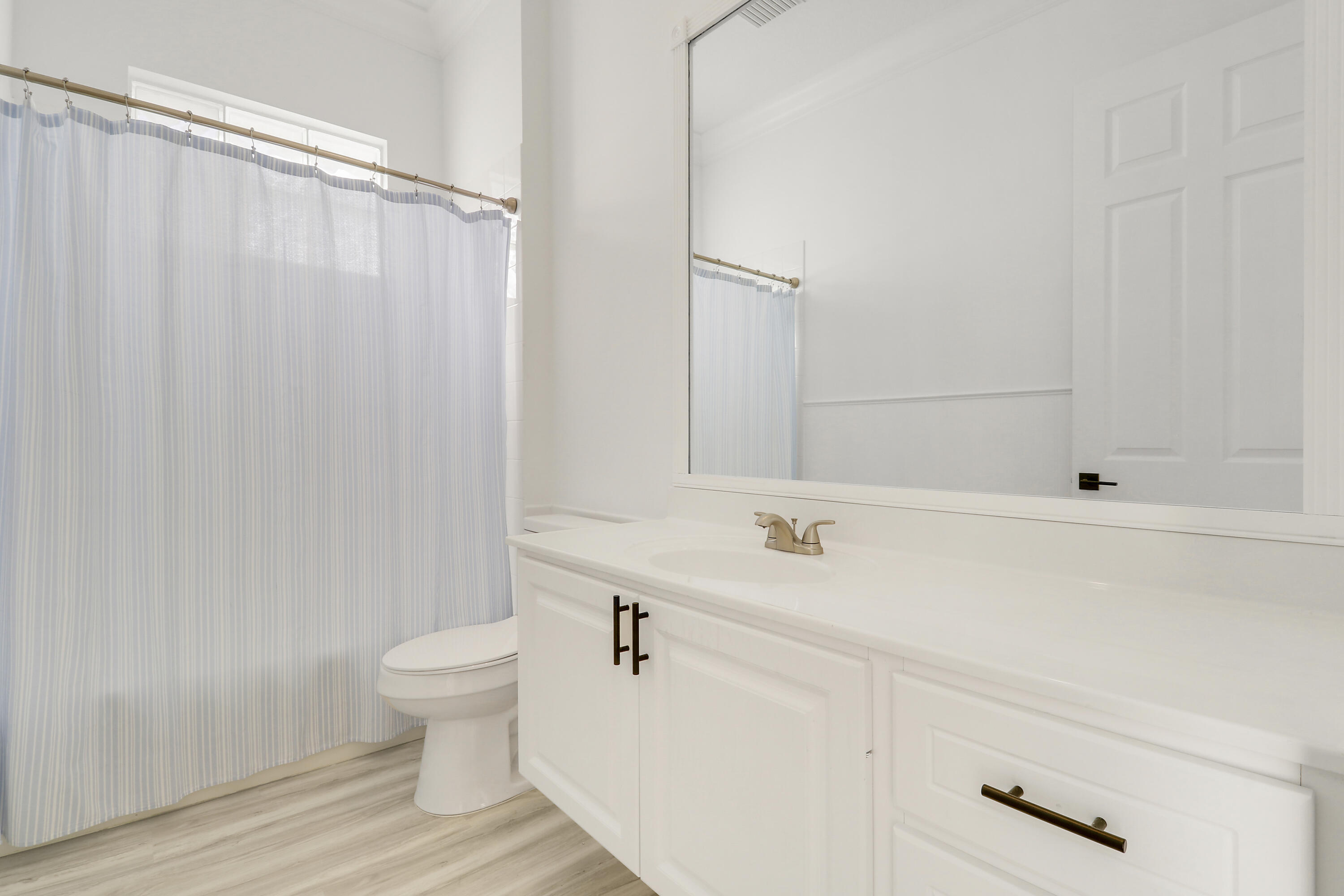 229 Sugar Apple Way Jupiter, FL 33458 - Photo 32 of 46 Guest Bathroom