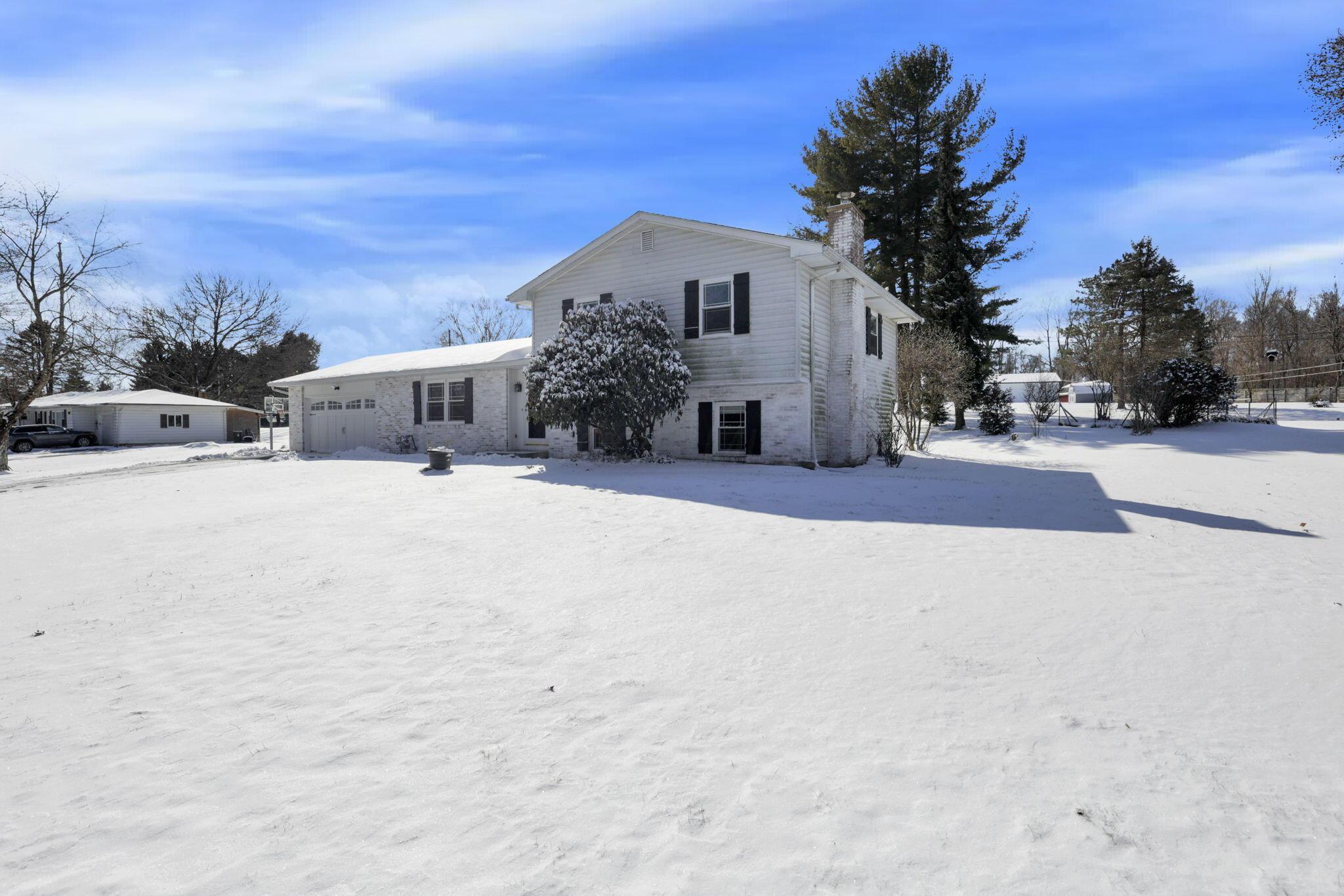 3121 Kauffman Road Northwest Carroll, OH 43112 - Photo 3 of 65 3-web-or-mls-0N4A3295
