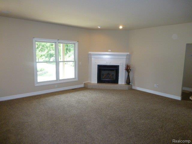 9295 Morrish Road Swartz Creek, MI 48473 - Photo 8 of 21 Living Room with FP.JPG