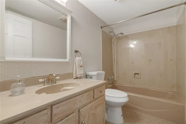 $439,000 | 5433 Shamrops Drive, Kenner, LA 70065