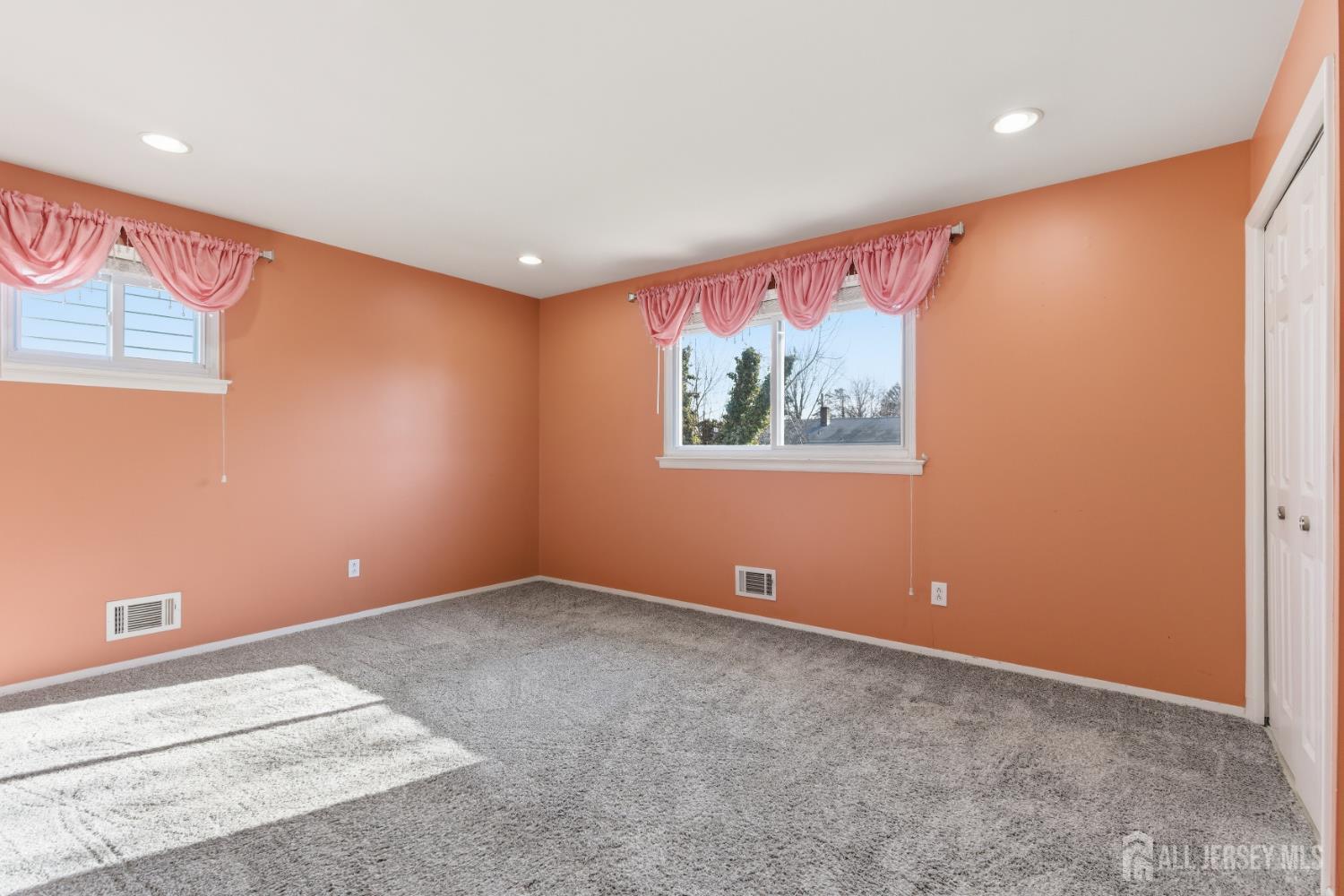 74 Harrison Avenue Colonia, NJ 07067 - Photo 19 of 37