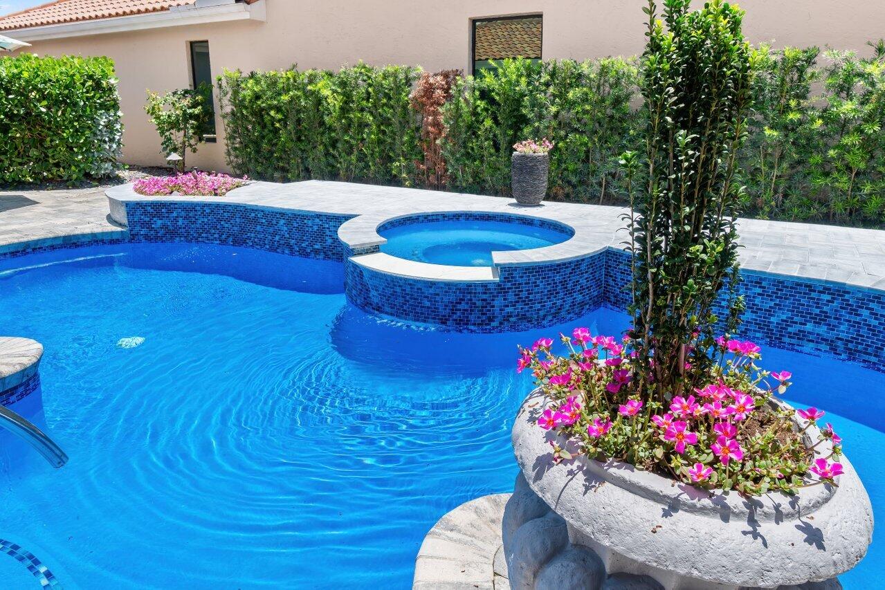 5119 Suffolk Drive Boca Raton, FL 33496 - Photo 6 of 60 Courtyard / Pool