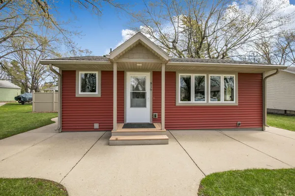 $219,900 | 816 35th Avenue North, St. Cloud, MN 56303