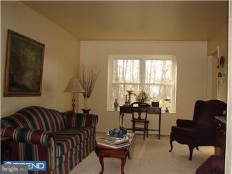 2 Wimbledon Run Sicklerville, NJ 08081 - Photo 2 of 12 Living Room