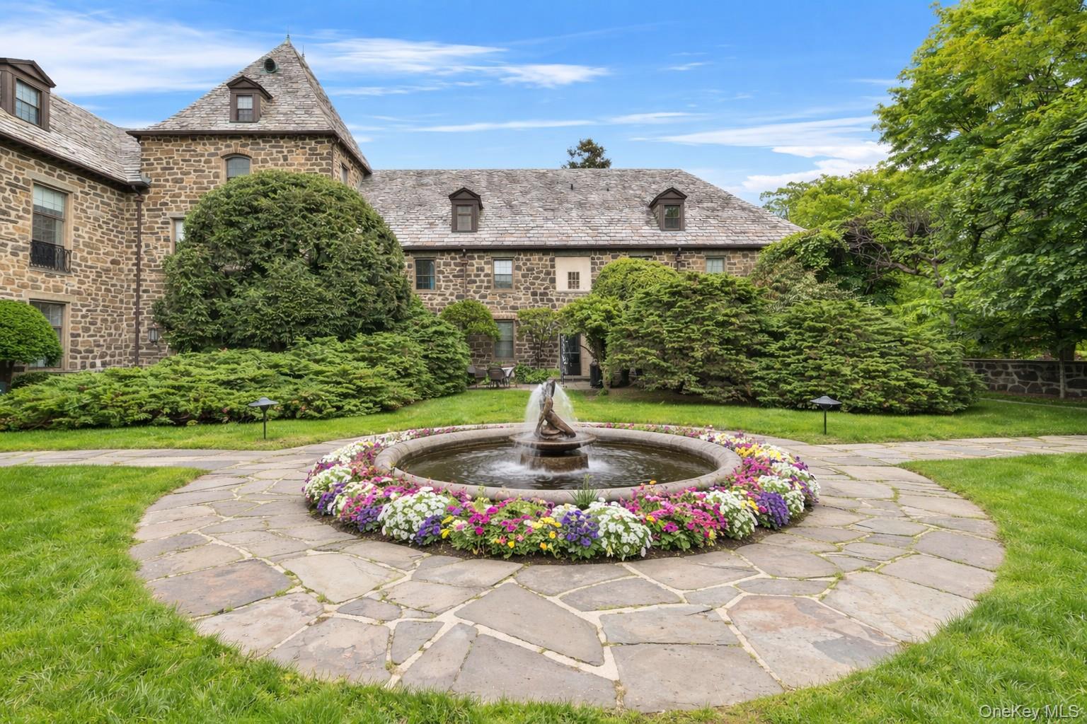 a view of a back yard of the house