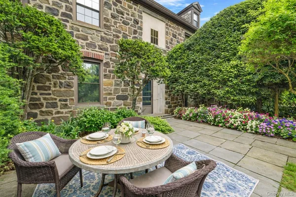 $595,000 | 341 Furnace Dock Road, Unit 5, Cortlandt Manor, NY 10567