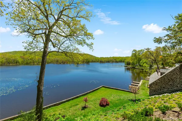 $595,000 | 341 Furnace Dock Road, Unit 5, Cortlandt Manor, NY 10567