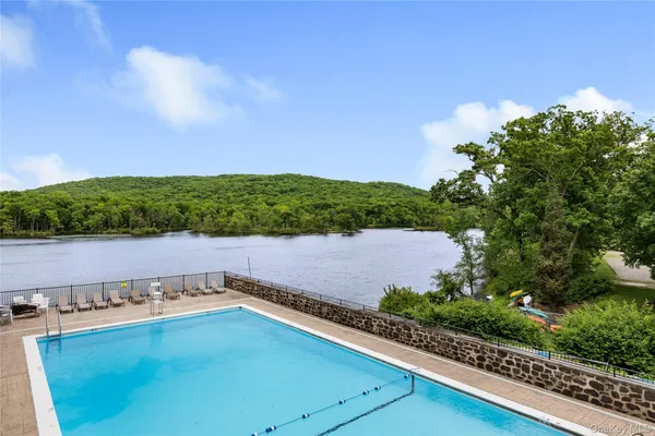 $595,000 | 341 Furnace Dock Road, Unit 5, Cortlandt Manor, NY 10567