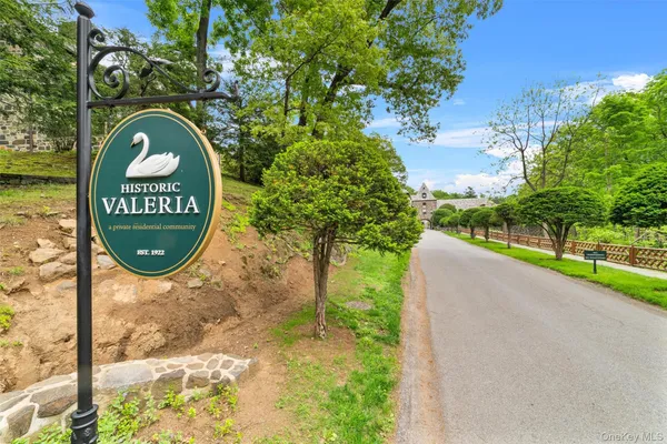 $595,000 | 341 Furnace Dock Road, Unit 5, Cortlandt Manor, NY 10567