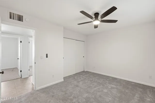 a view of room with ceiling fan