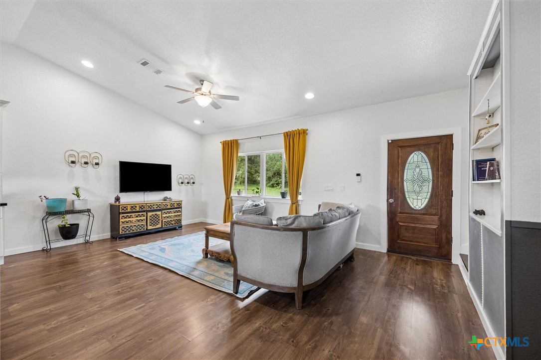 730 Spoke Hollow Road Lockhart, TX 78644 - Photo 7 of 41 LIVING ROOM