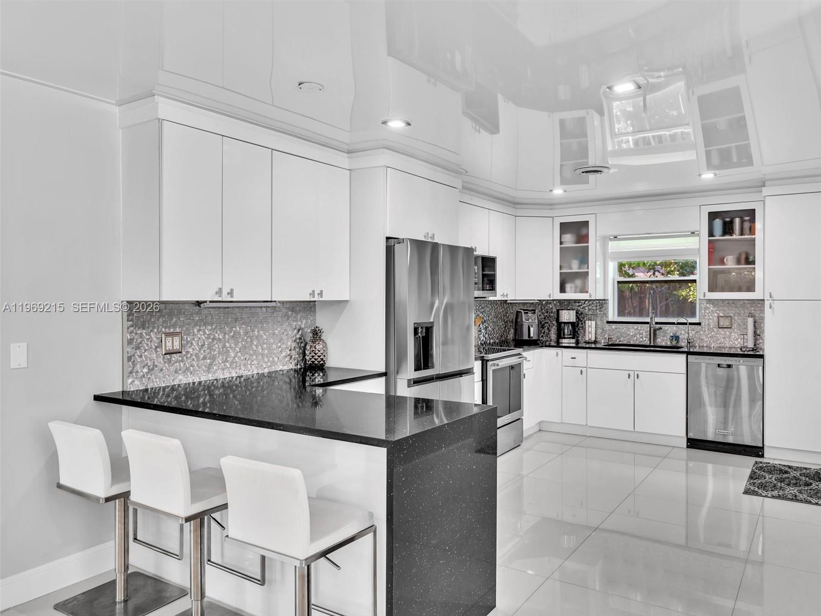 5121 Northeast 30th Terrace Lighthouse Point, FL 33064 - Photo 16 of 67