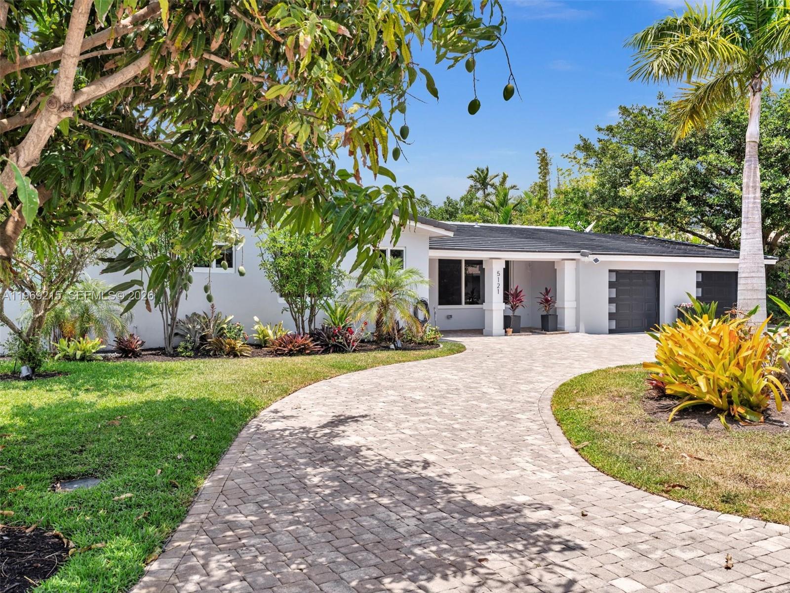 5121 Northeast 30th Terrace Lighthouse Point, FL 33064 - Photo 3 of 67