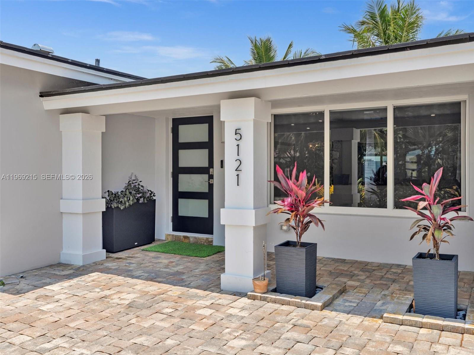 5121 Northeast 30th Terrace Lighthouse Point, FL 33064 - Photo 4 of 67