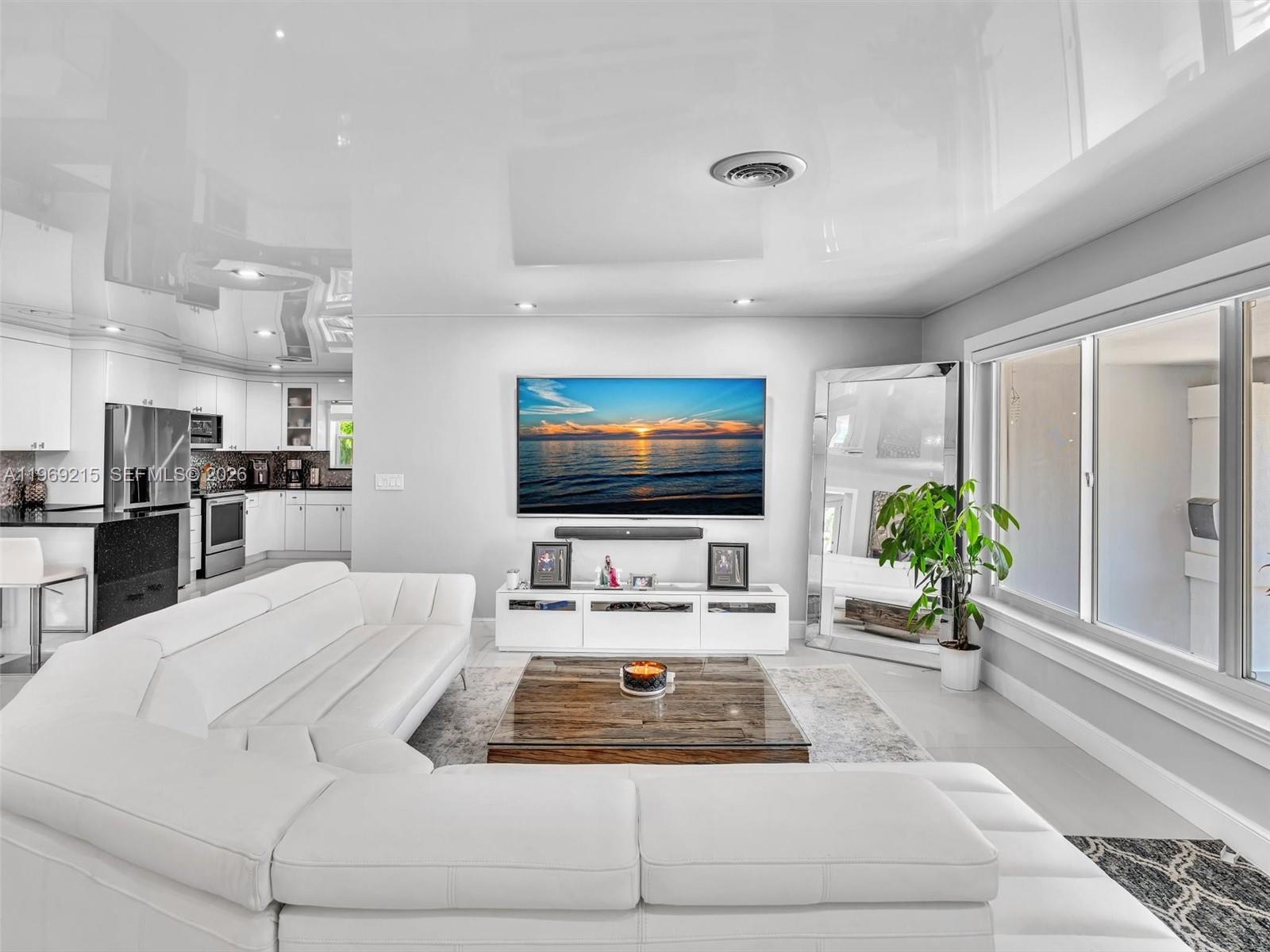 5121 Northeast 30th Terrace Lighthouse Point, FL 33064 - Photo 8 of 67