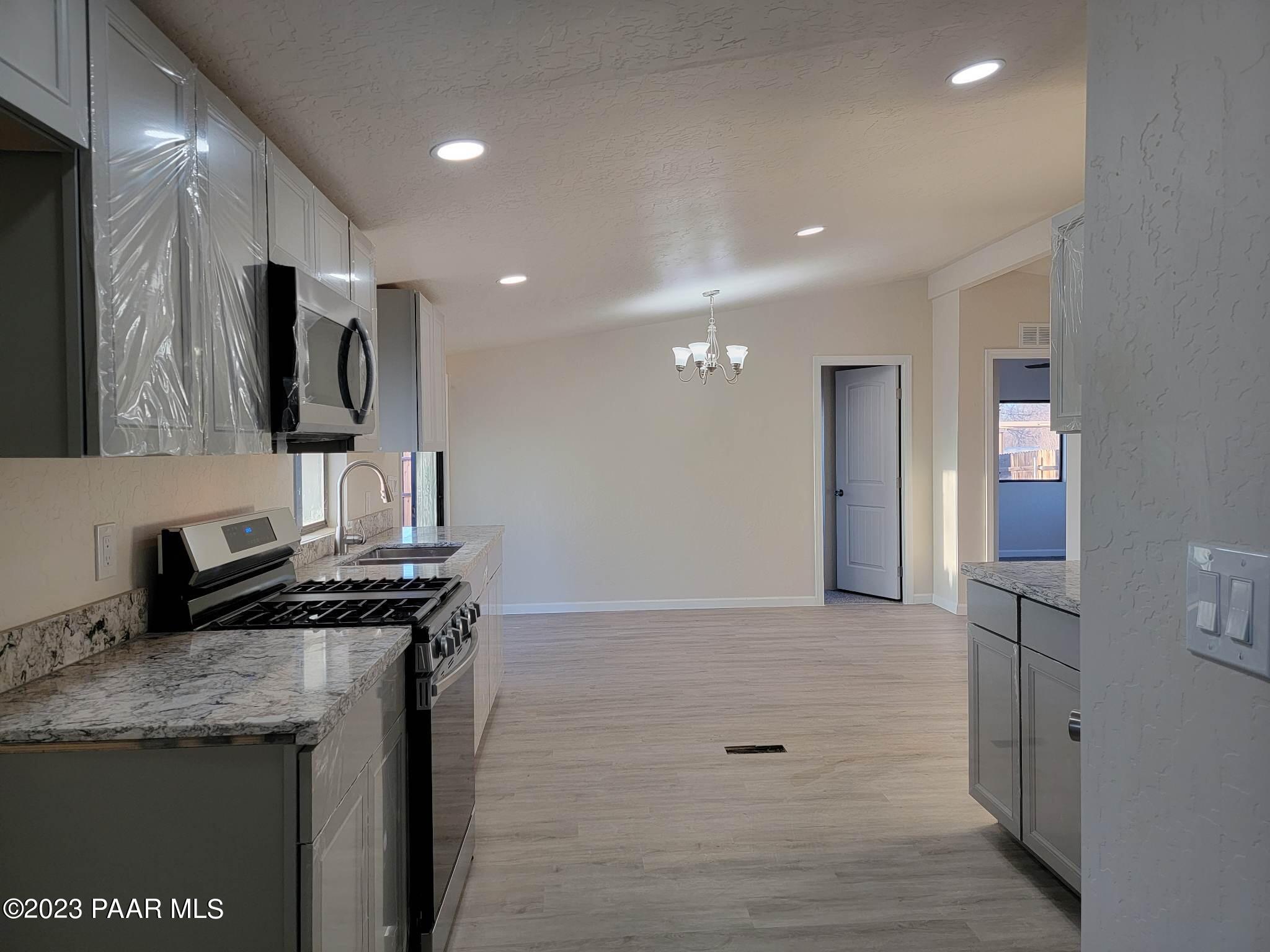 180 Fox Road Chino Valley, AZ 86323 - Photo 3 of 21 Kitchen and dining combo