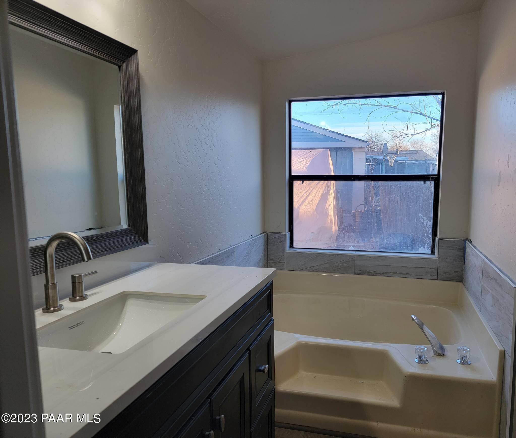 180 Fox Road Chino Valley, AZ 86323 - Photo 7 of 21 master bathroom w/Garden tub