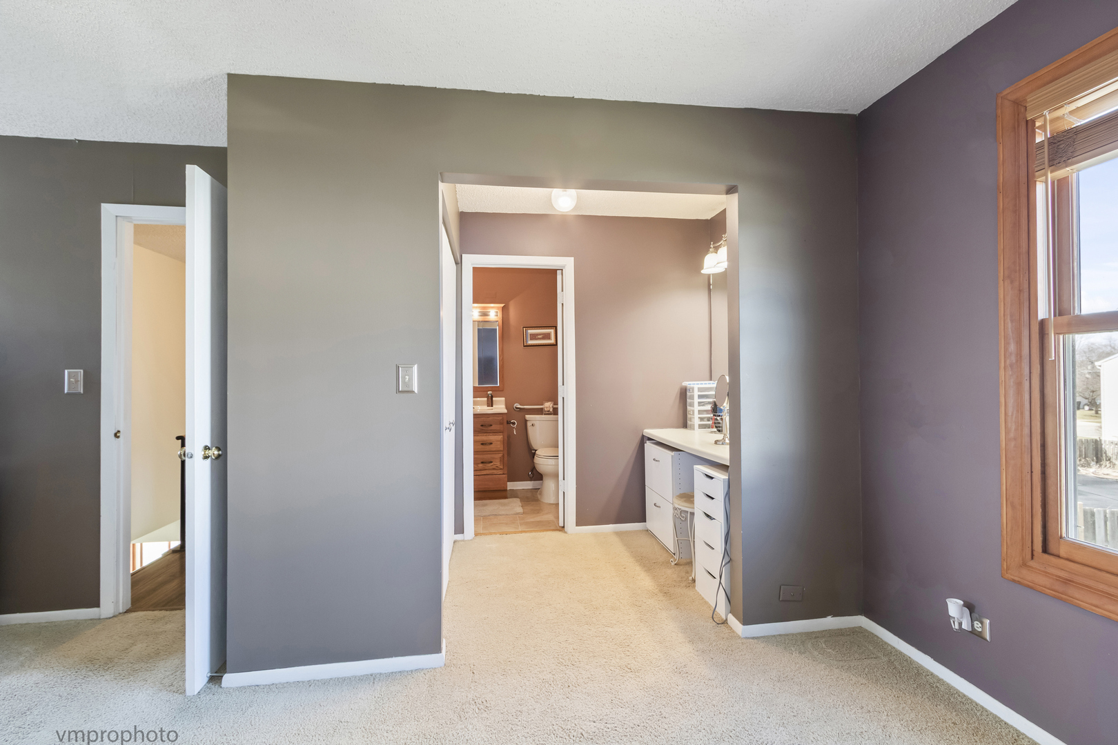 832 Kansas Street Carol Stream, IL 60188 - Photo 12 of 26 a view of an empty room with a window