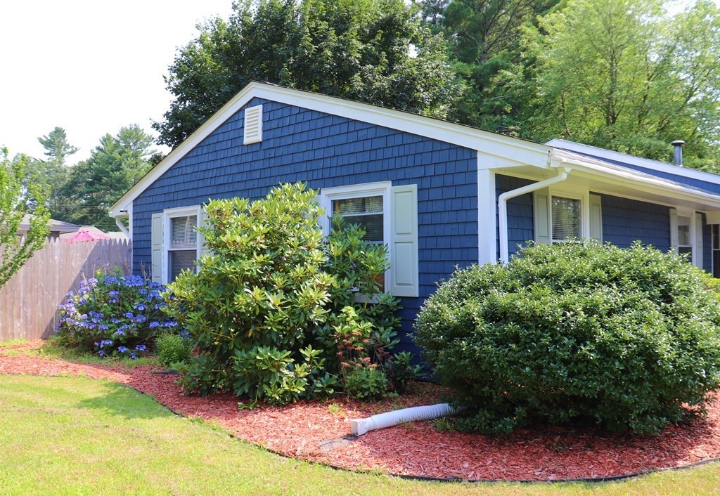 6 Francine Road Raynham, MA 02767 - Photo 6 of 40 Gallery Image 6