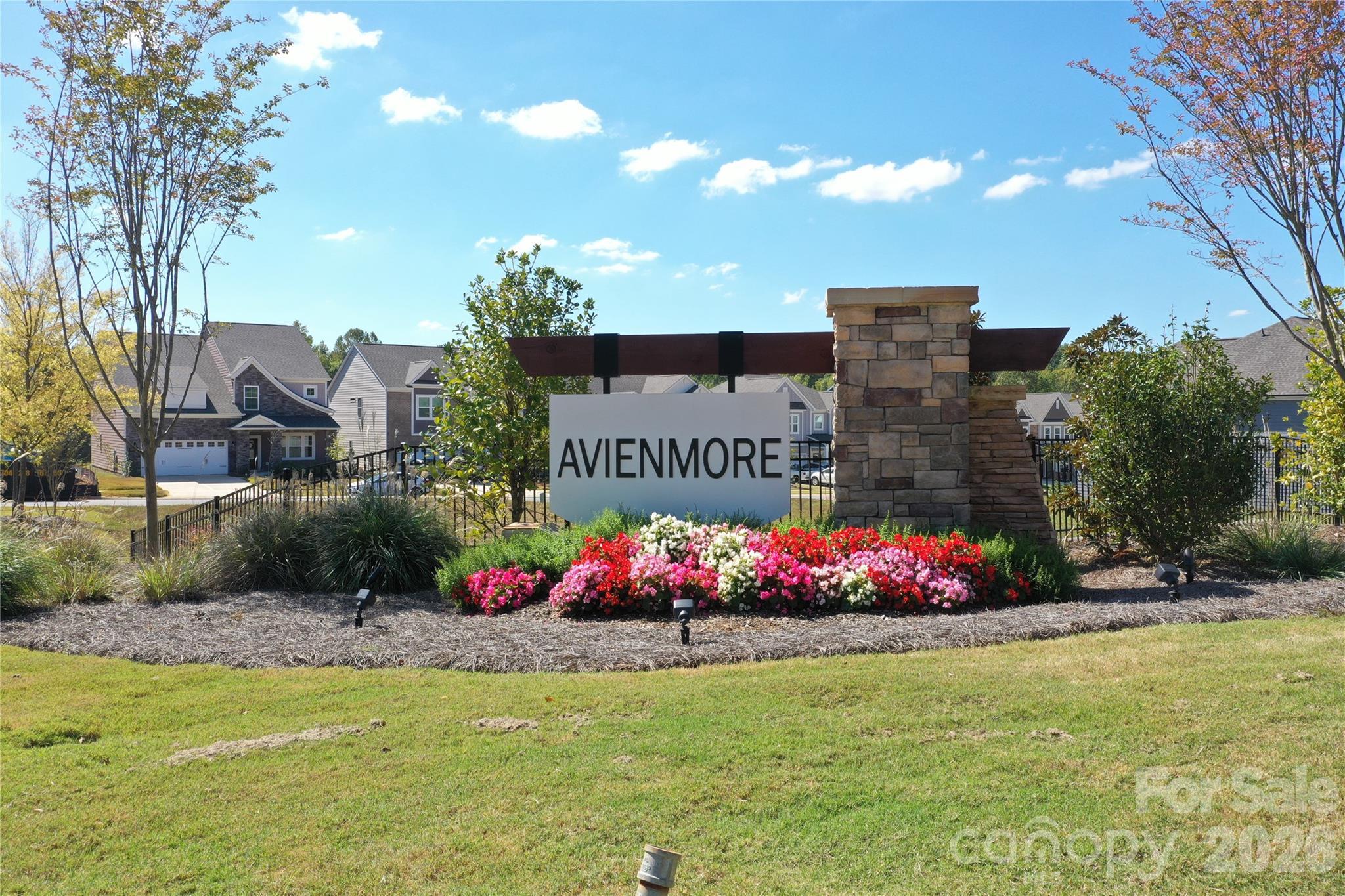 11229 Lochmere Road Charlotte, NC 28278 - Photo 4 of 6