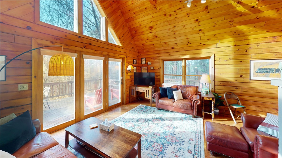 207 Pheasant Run Road Middlefield, NY 13326 - Photo 7 of 44 Golden lit spaces