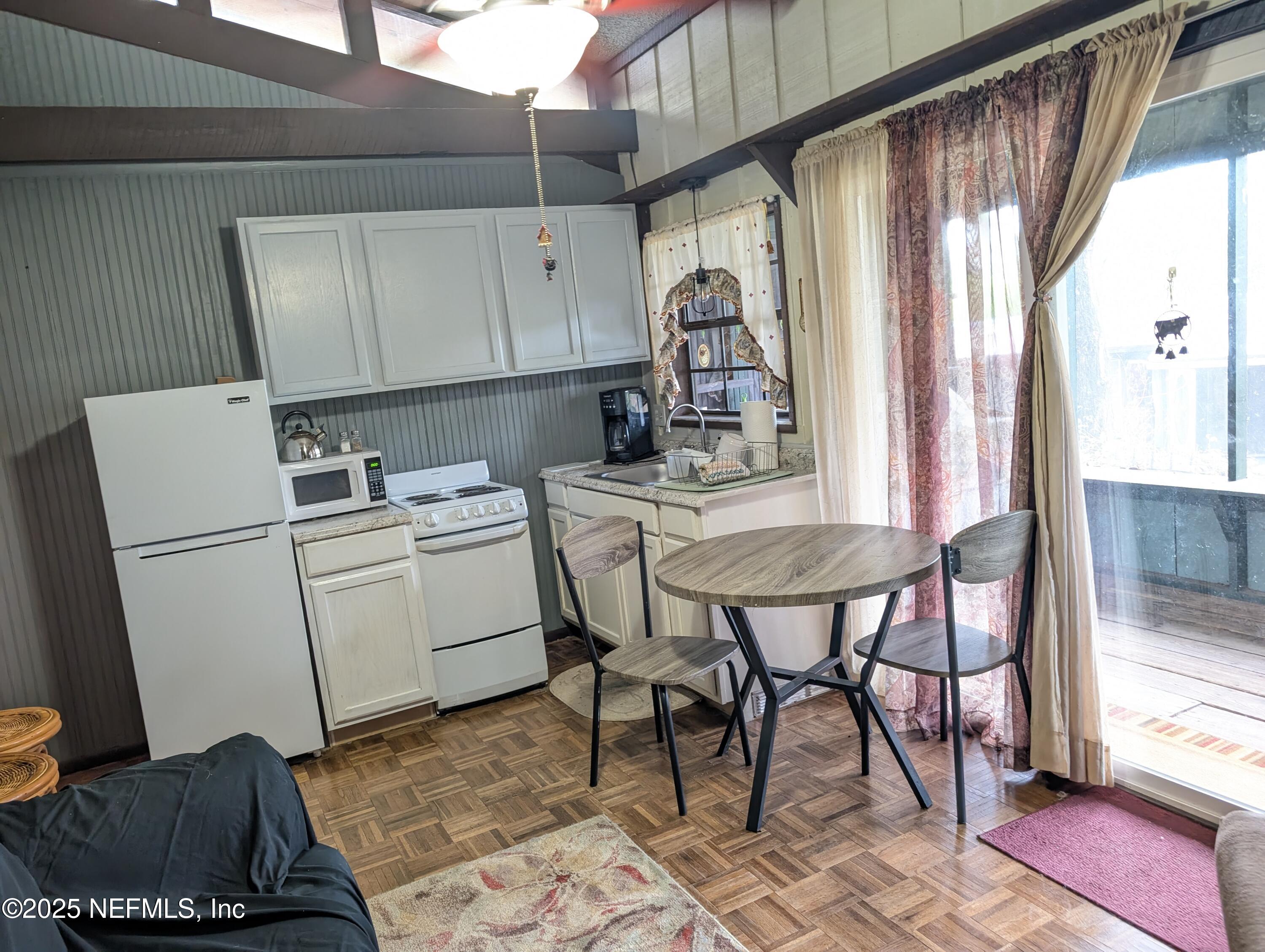 183 Sherman Dr Circle, Unit B Interlachen, FL 32148 - Photo 2 of 12 183B SHERMAN DR CIR 7