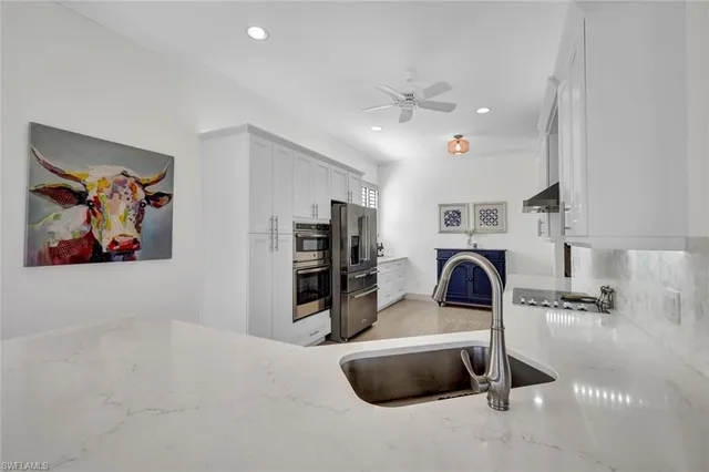 a view of a livingroom with furniture and ceiling fan