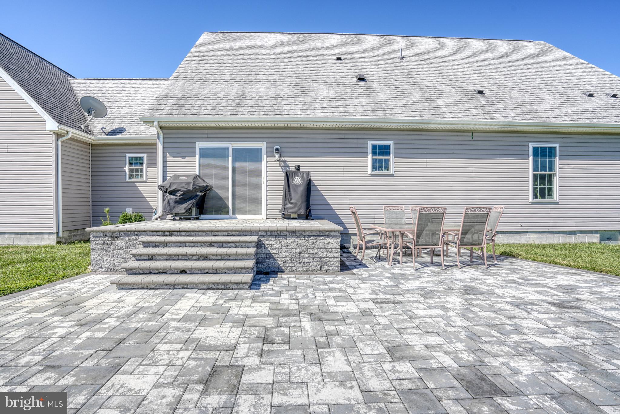 29862 Paddock Lane Easton, MD 21601 - Photo 70 of 83 a front view of a house with garden