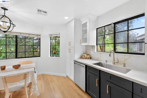 $700,000 | 610 Canyon Woods Court, Unit D, San Ramon, CA 94582