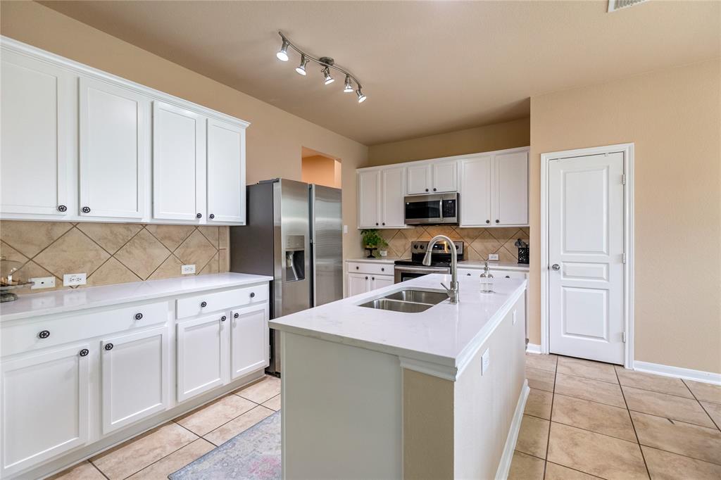 12208 Vienna Apple Road Fort Worth, TX 76244 - Photo 6 of 40