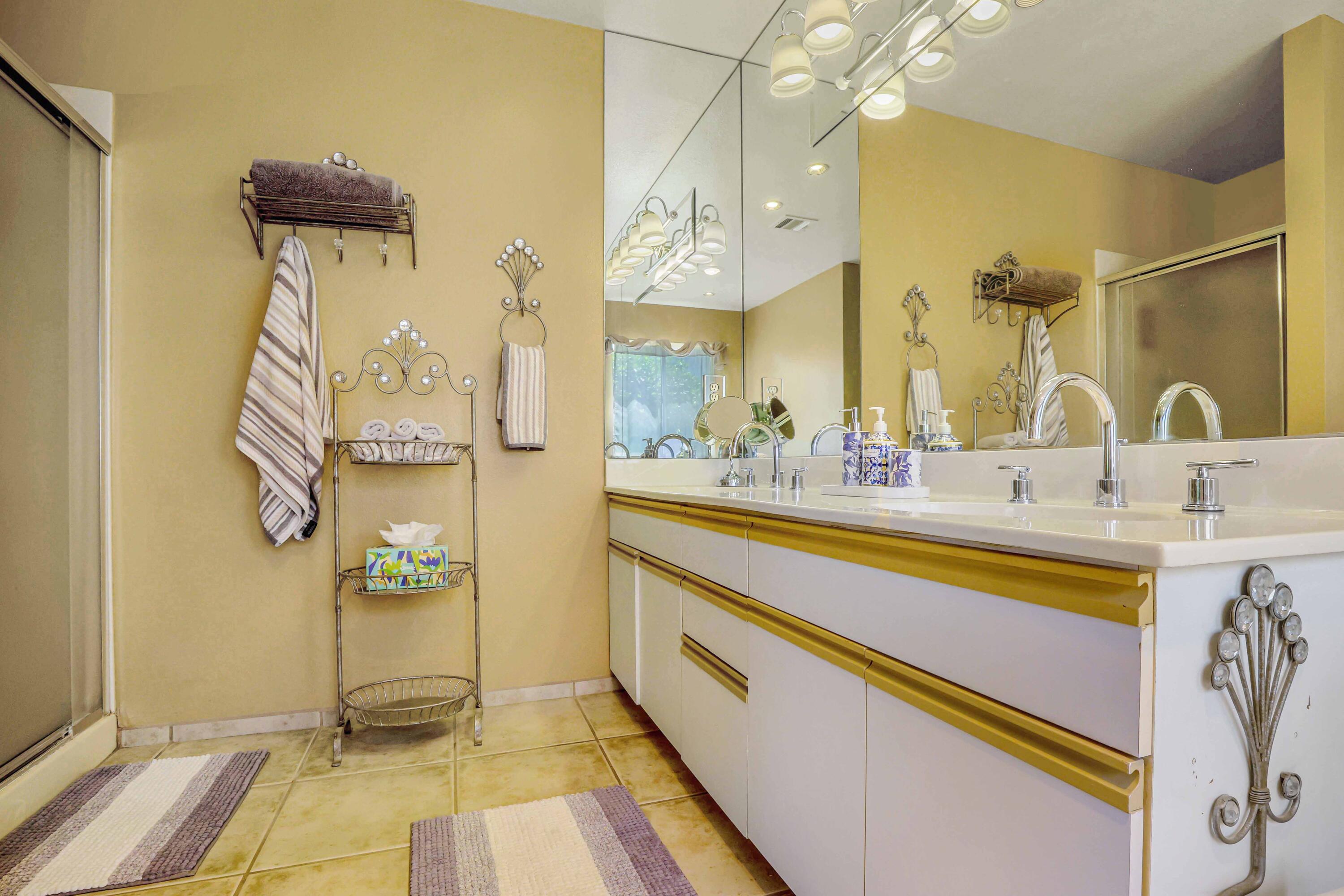 39795 Regency Way Palm Desert, CA 92211 - Photo 14 of 25 a spacious bathroom with a mirror and a sink